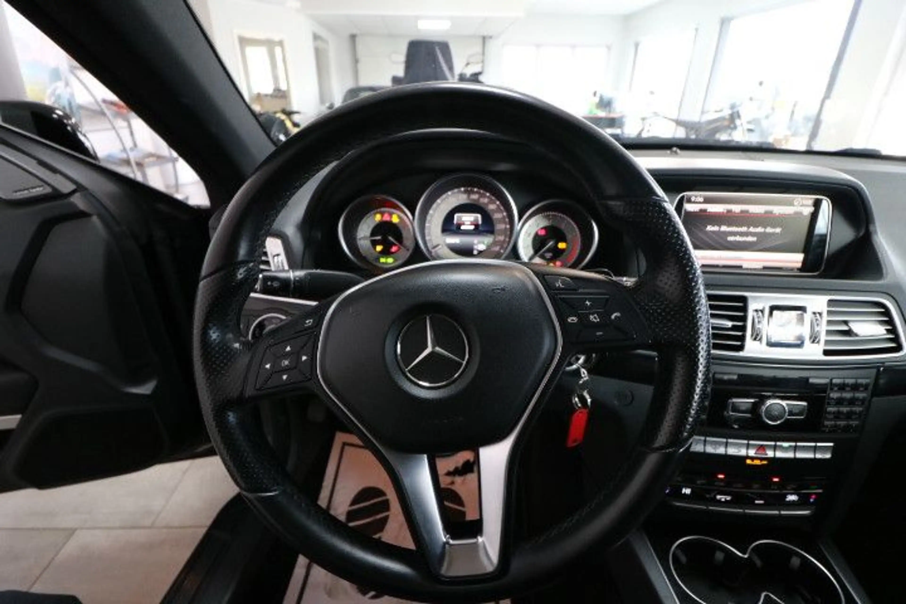 Mercedes-Benz E 400 Coupé 333Ps Rückfahrkamera — photo 14