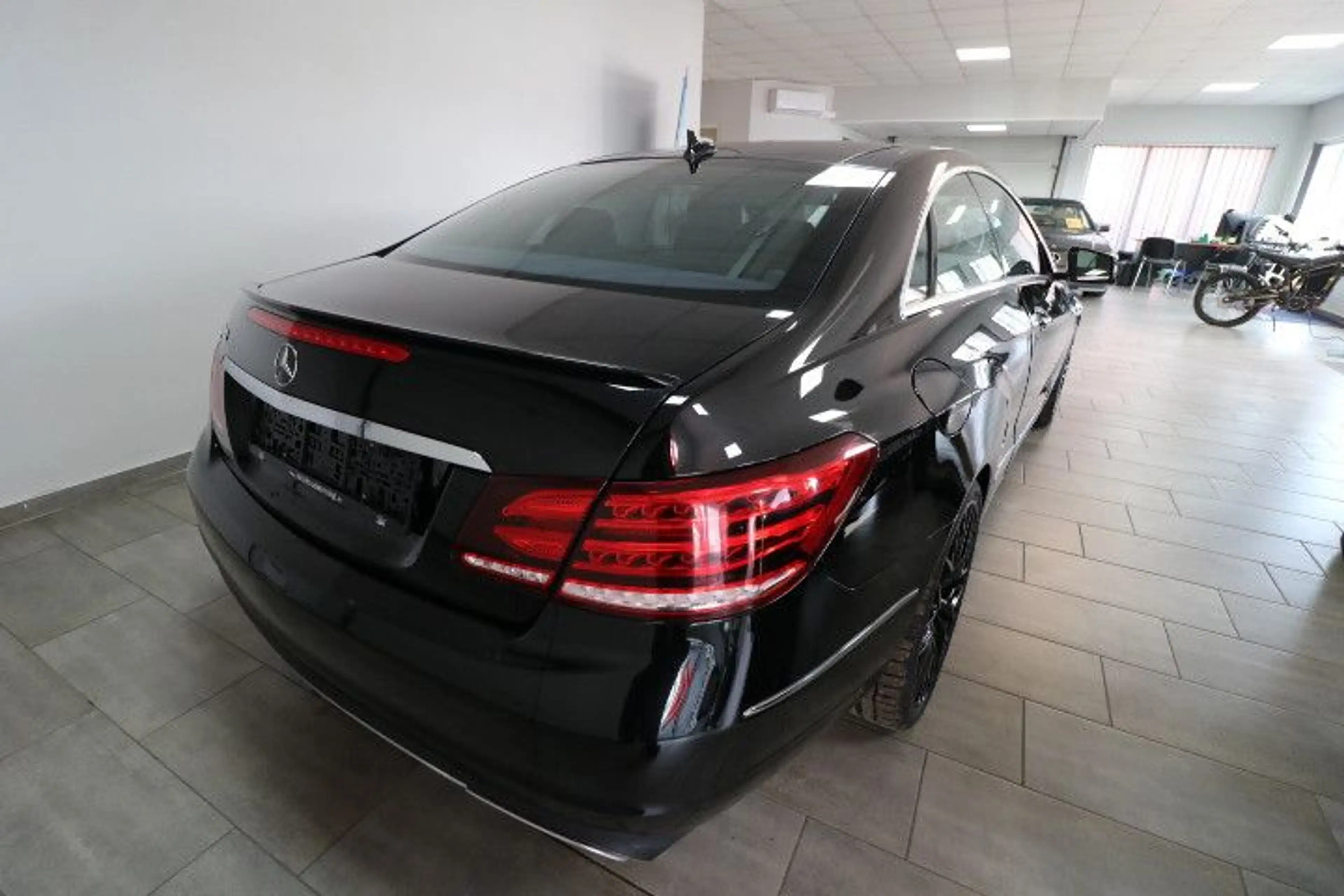 Mercedes-Benz E 400 Coupé 333Ps Rückfahrkamera — photo 3