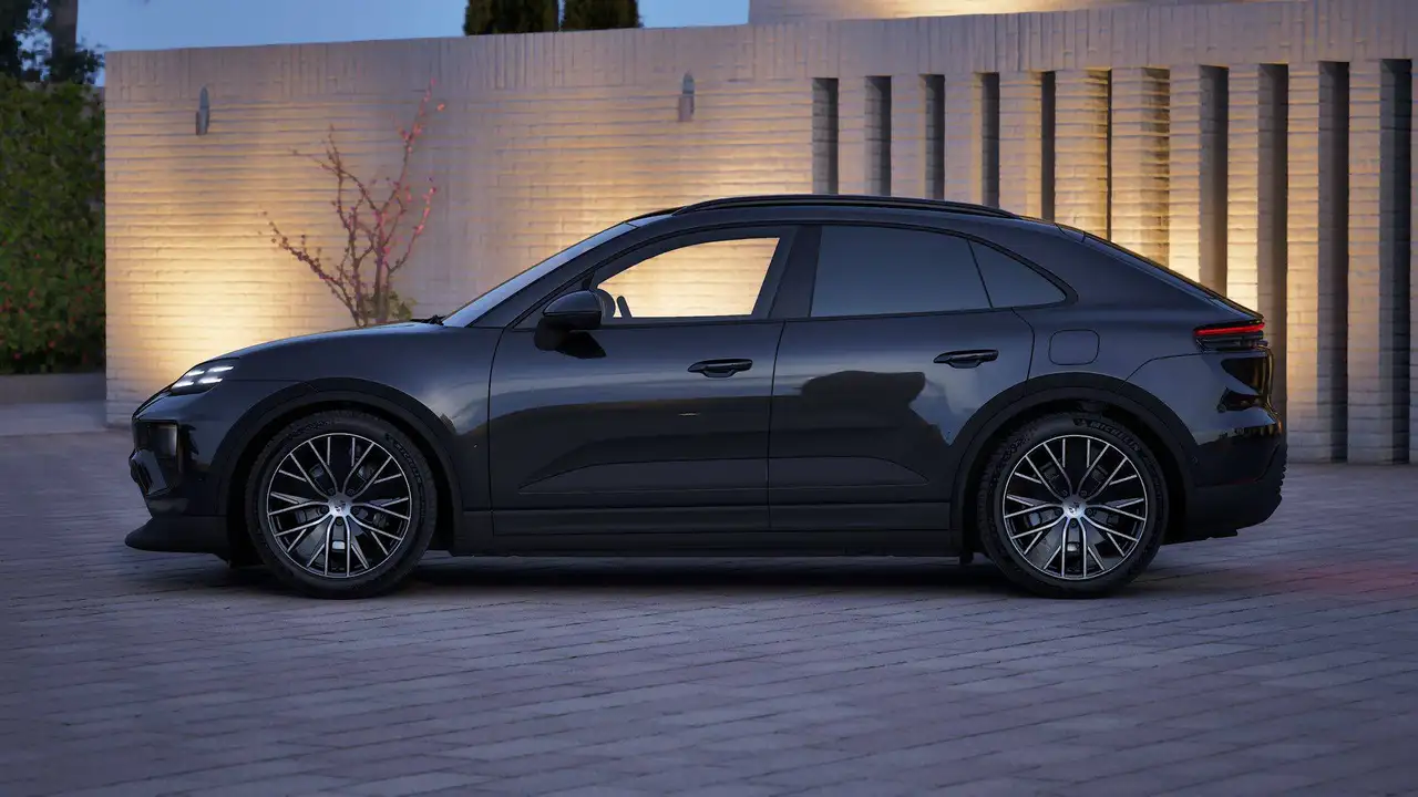 Porsche Macan 4 EV/BOSE/Pano/Sport Chrono/Surround/Innodrive..., миниатюра 13
