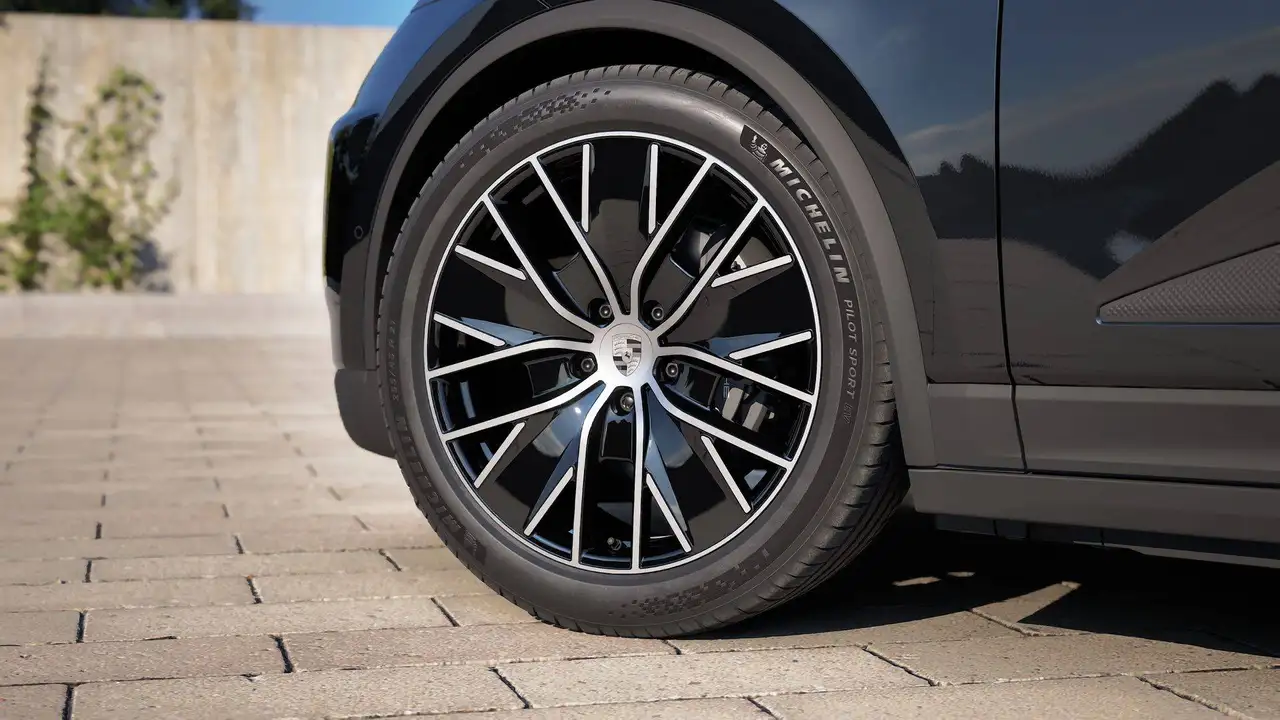 Porsche Macan 4 EV/BOSE/Pano/Sport Chrono/Surround/Innodrive..., миниатюра 2
