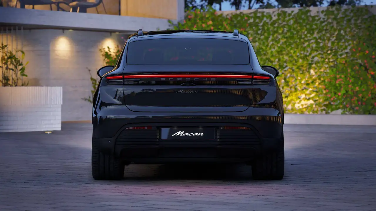 Porsche Macan 4 EV/BOSE/Pano/Sport Chrono/Surround/Innodrive..., миниатюра 17