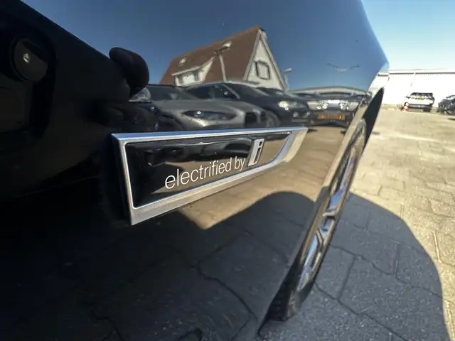 BMW 3 Series view 24