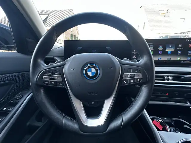 BMW 3 Series view 6