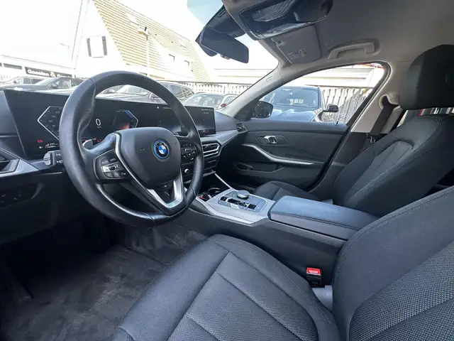 BMW 3 Series view 13