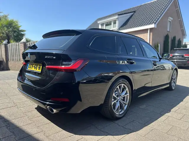 BMW 3 Series view 11