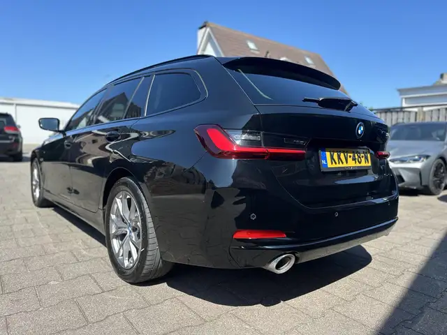 BMW 3 Series view 8