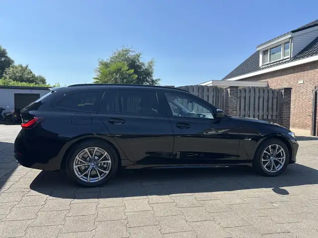 BMW 3 Series view 14