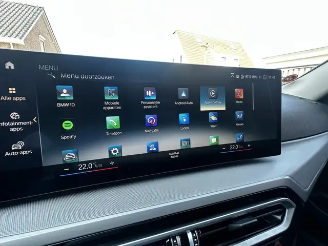BMW 3 Series view 18