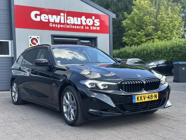 BMW 3 Series view 16