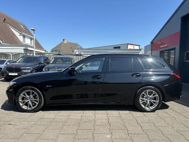 BMW 3 Series view 5