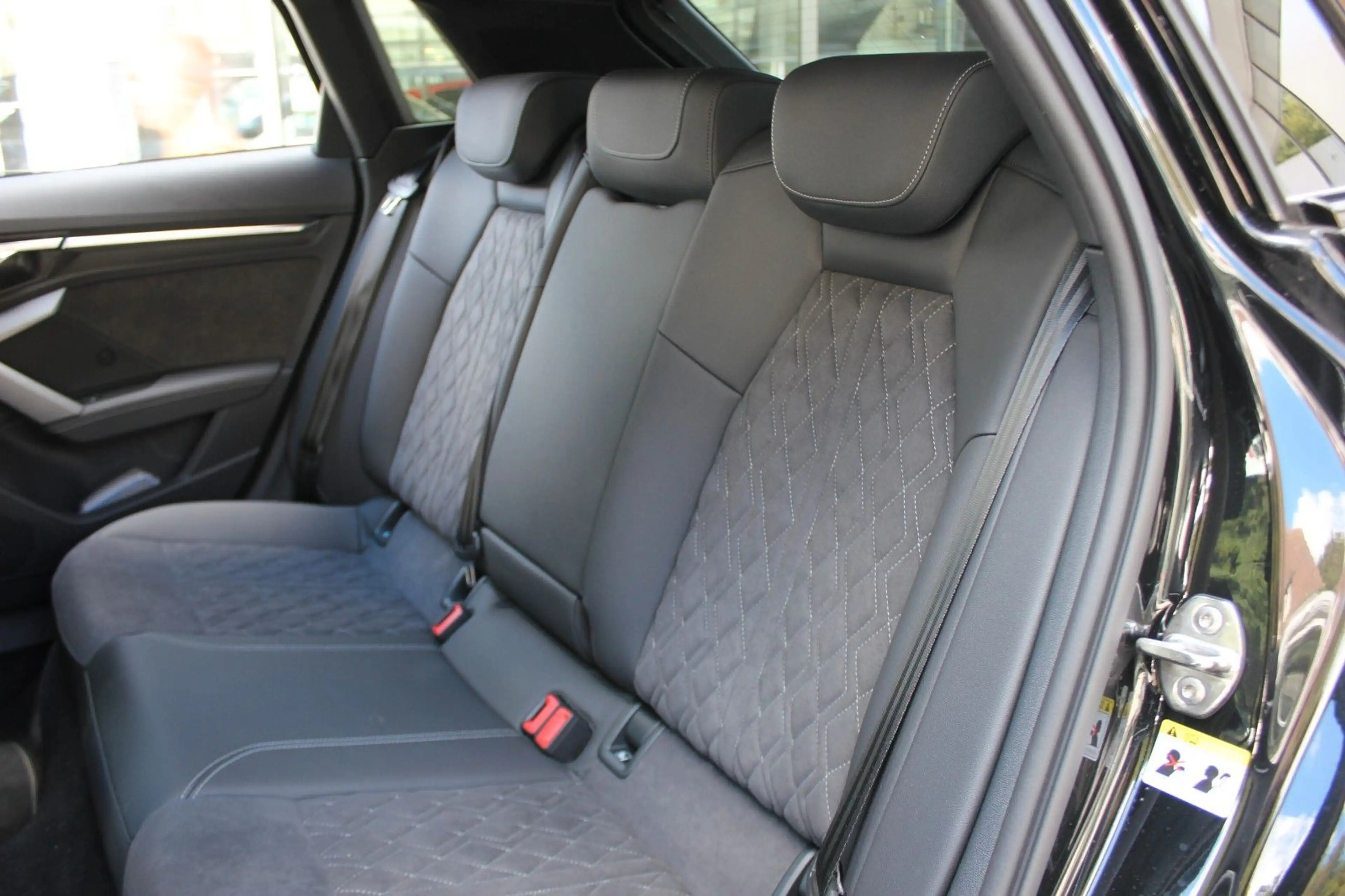 Audi S3 Sportback 2.0 TFSI quattro *Akrapovic, Carbon — photo 7
