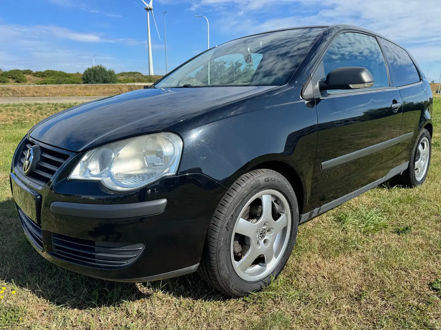 Volkswagen Polo Polo 1.2i Tour / Garantie 12m. Zwart - 1