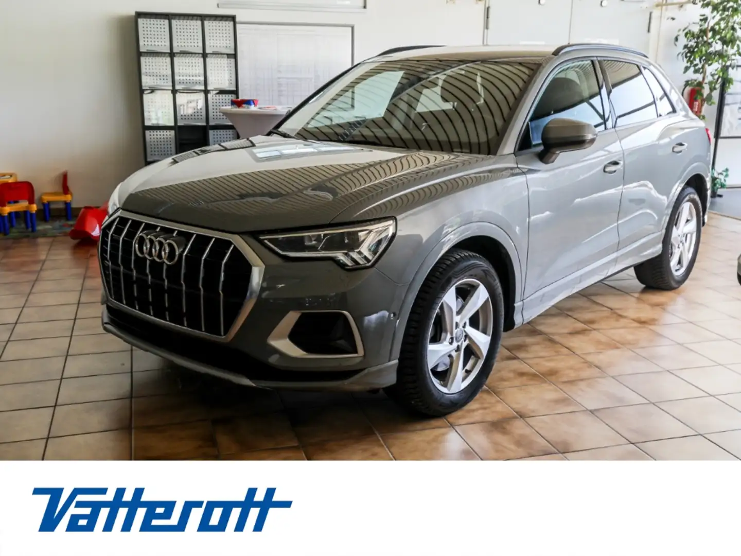 Audi Q3 40 TDI quattro advanced Navi AHK LED Leder Grijs - 1