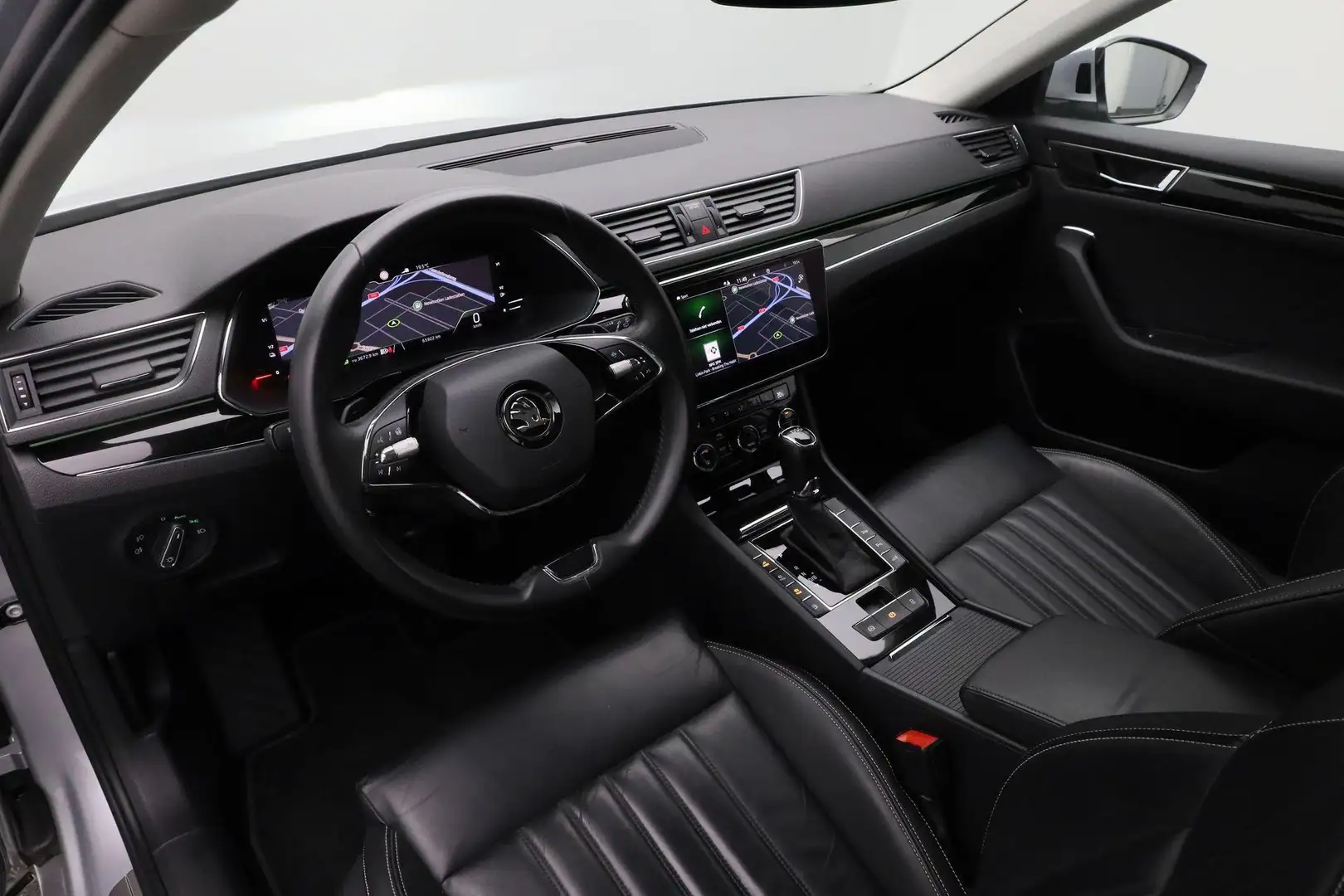 Skoda Superb Combi 1.4 TSI iV 218 pk DSG Laurin & Klement | Pan Grau - 2