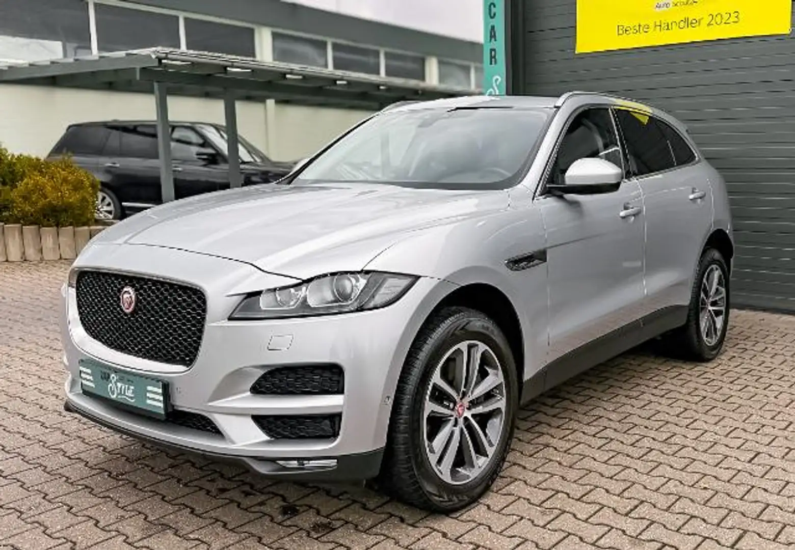 Jaguar F-Pace Prestige 30d NAVI SHZ PANO MERIDIAN Silber - 1