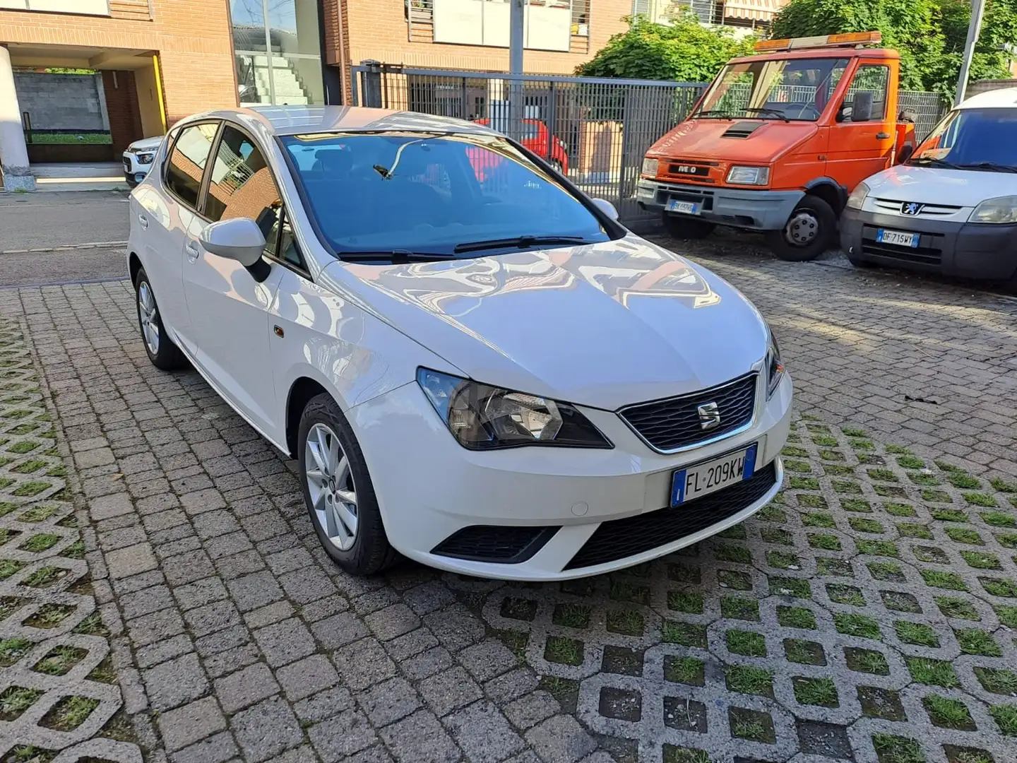SEAT Ibiza Ibiza IV 2012 Berlina 5p 1.4 tdi cr Business 90cv Bianco - 1