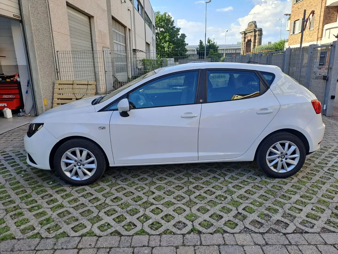 SEAT Ibiza Ibiza IV 2012 Berlina 5p 1.4 tdi cr Business 90cv Bianco - 2