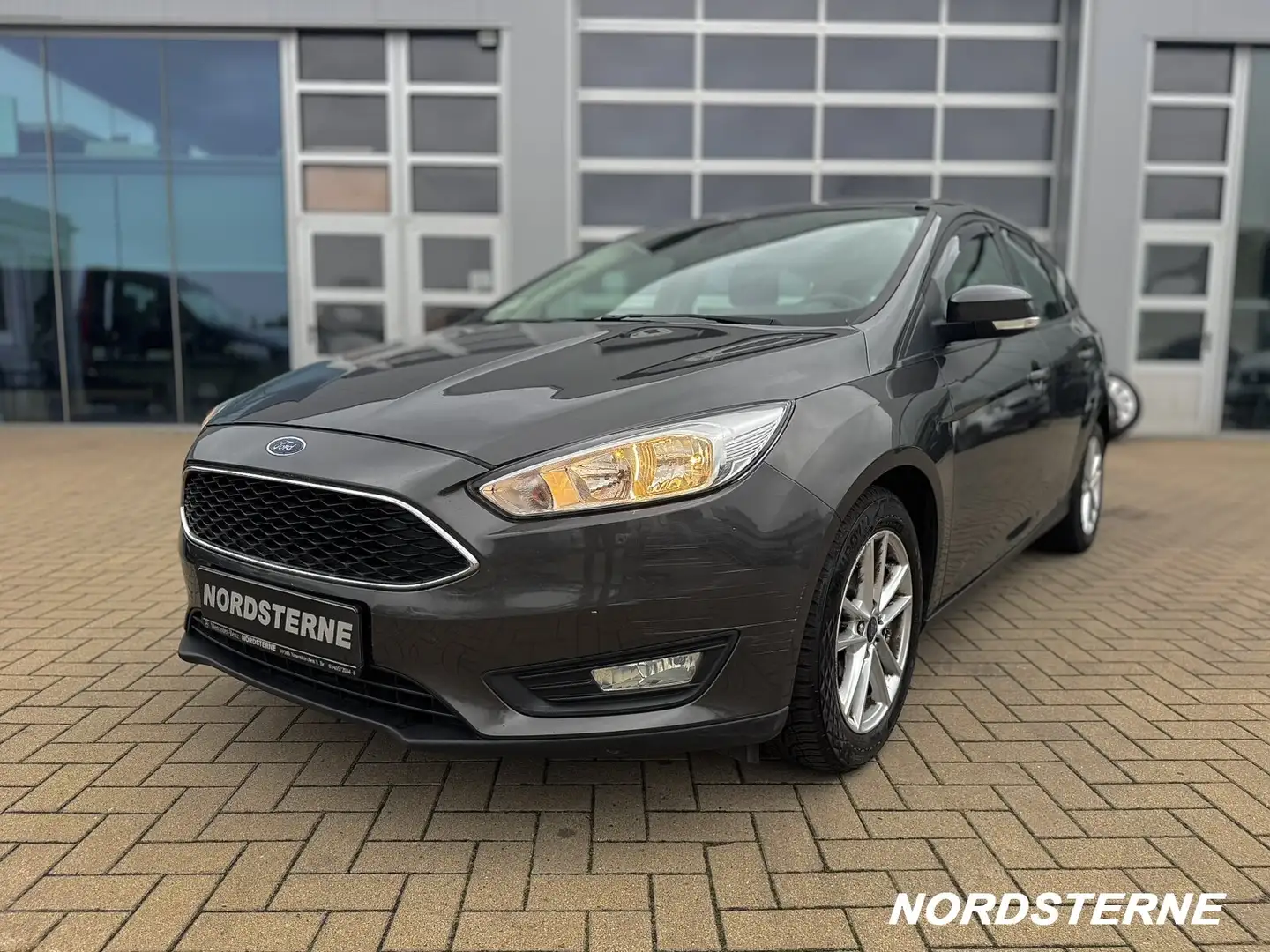 Ford Focus Ford Focus TEMPOMAT+MULTIFUNKTIONSLENKRAD Grijs - 2
