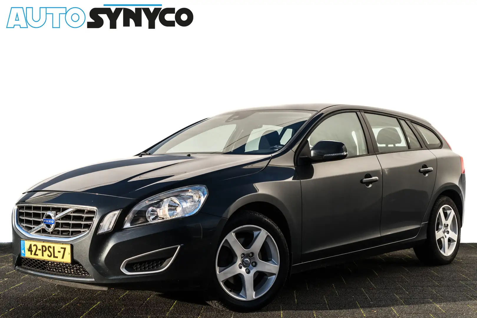 Volvo V60 1.6 T4 Kinetic I Cruise Control I Trekhaak I Clima Grijs - 1