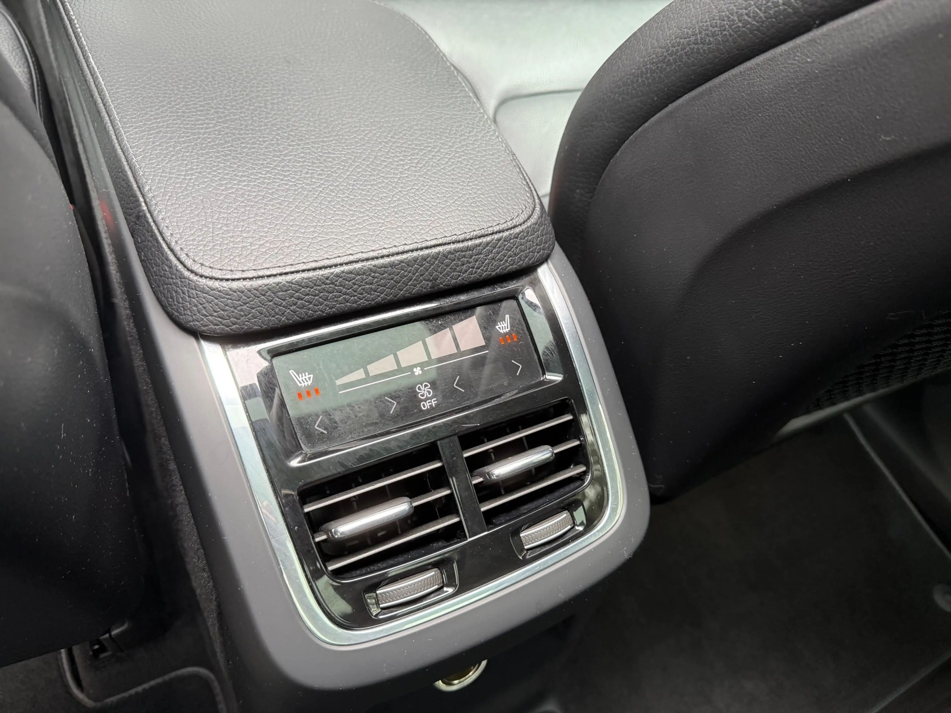 Volvo XC90 2.0 T8 Twin Engine AWD Momentum — photo 25