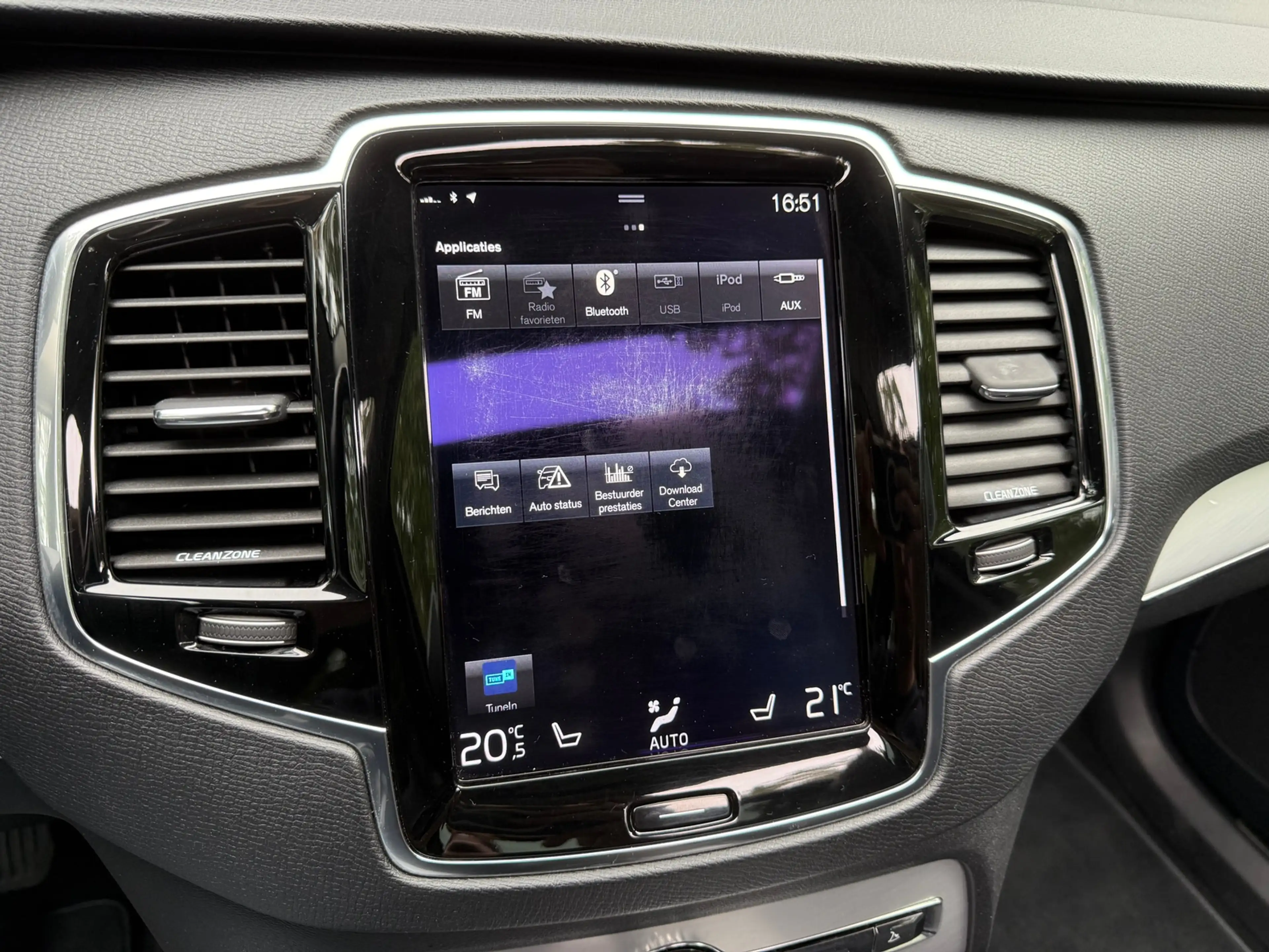 Volvo XC90 2.0 T8 Twin Engine AWD Momentum — photo 19