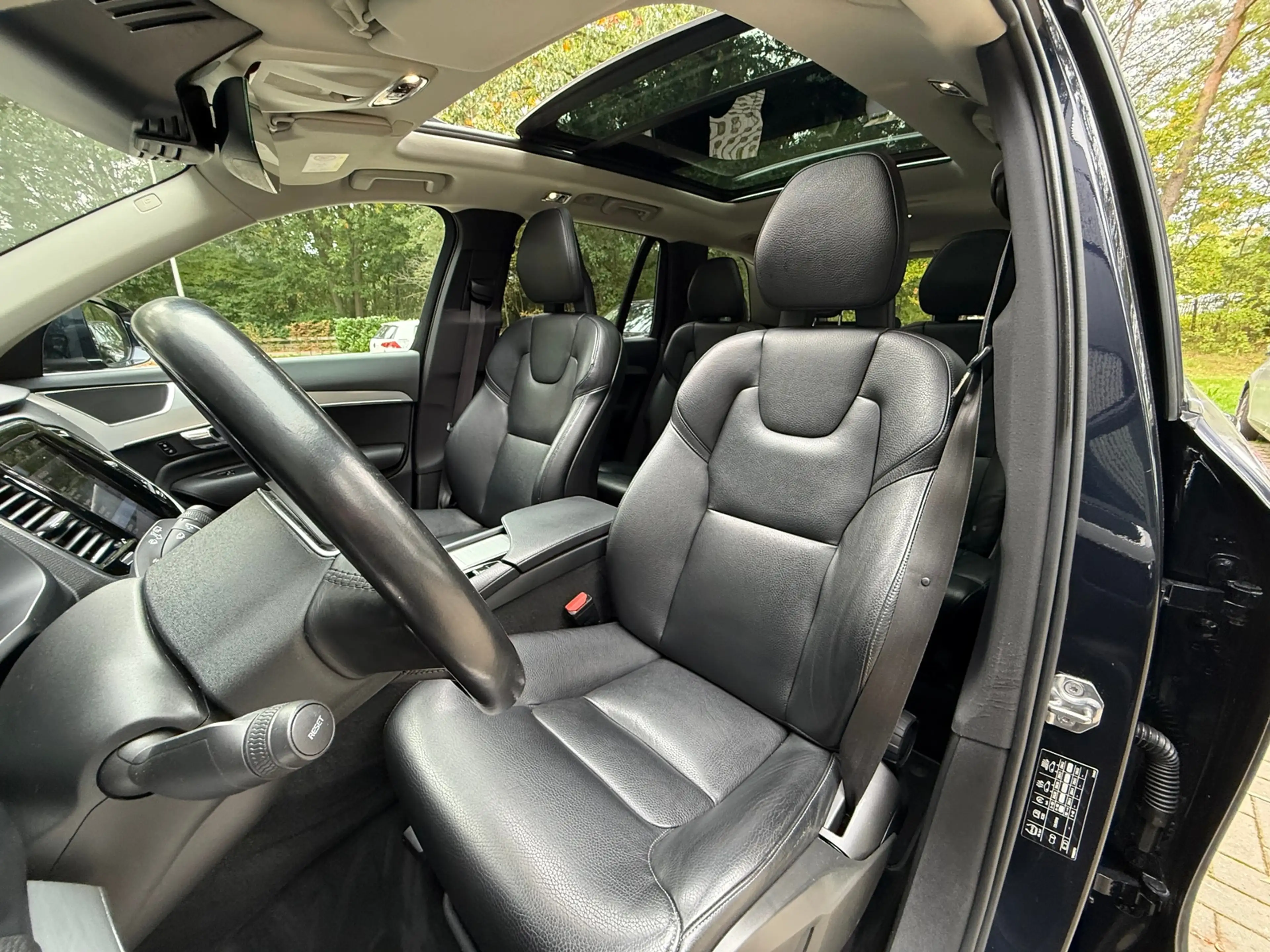 Volvo XC90 2.0 T8 Twin Engine AWD Momentum — photo 13
