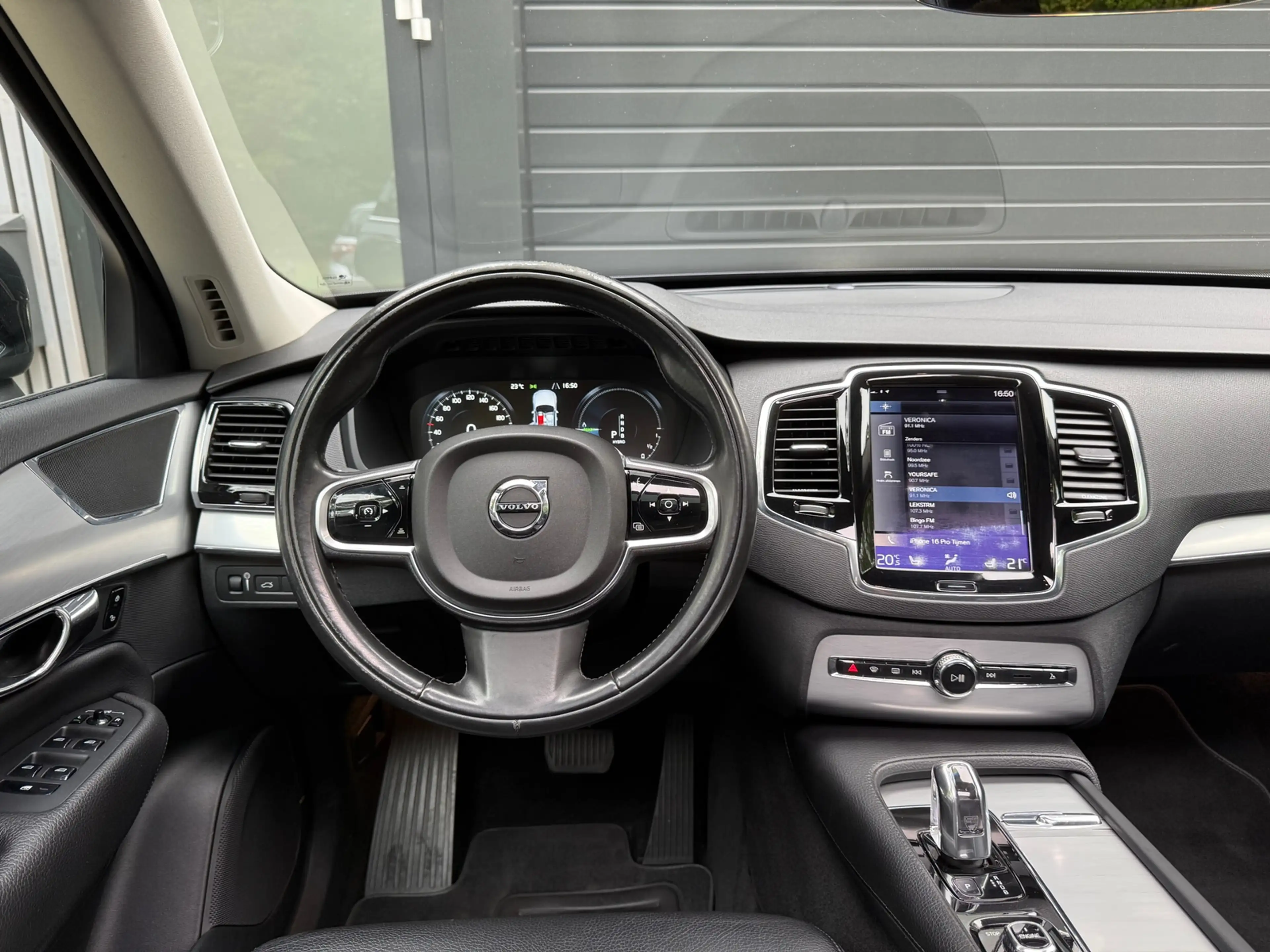 Volvo XC90 2.0 T8 Twin Engine AWD Momentum — photo 15