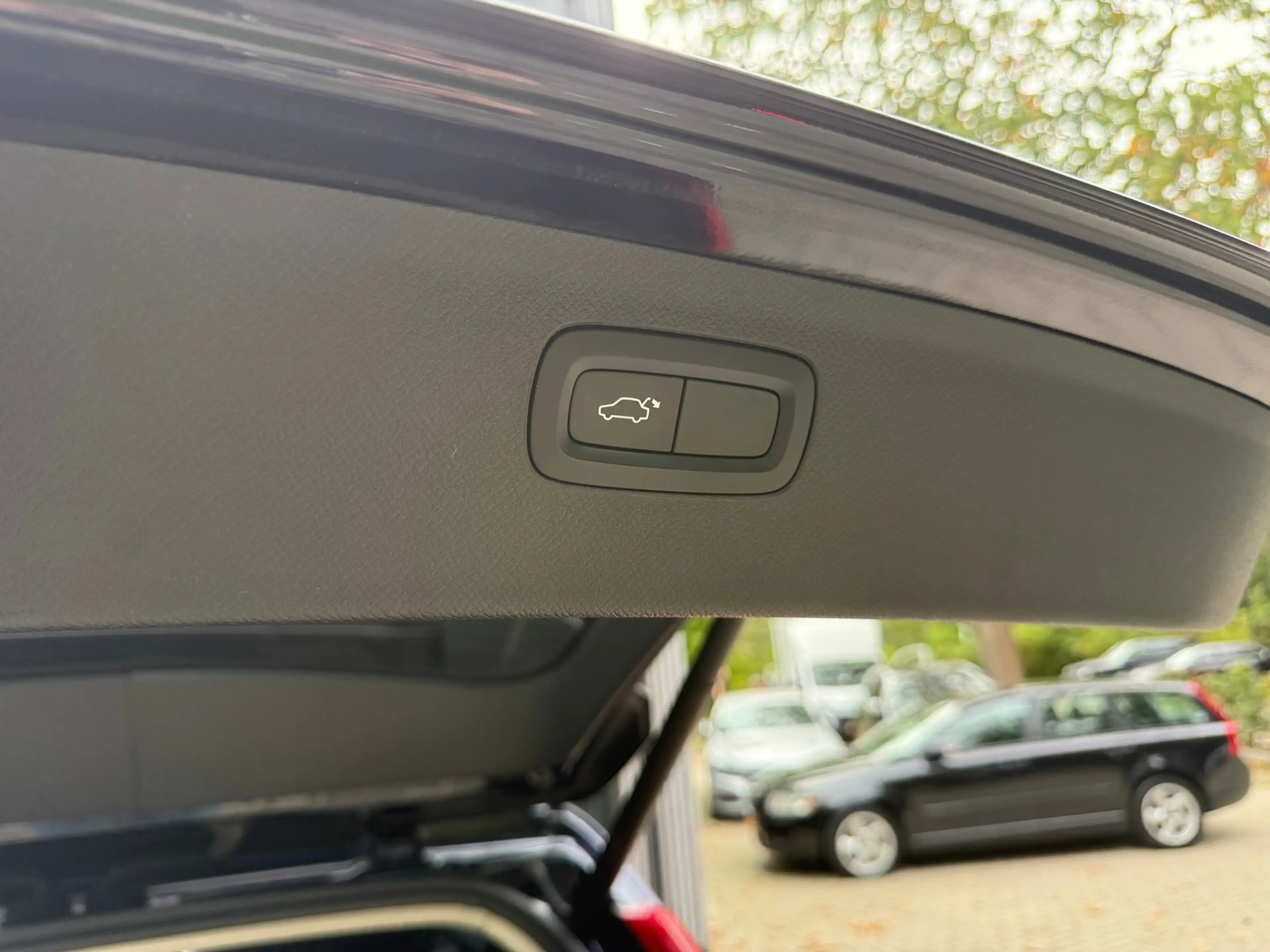 Volvo XC90 2.0 T8 Twin Engine AWD Momentum — photo 30