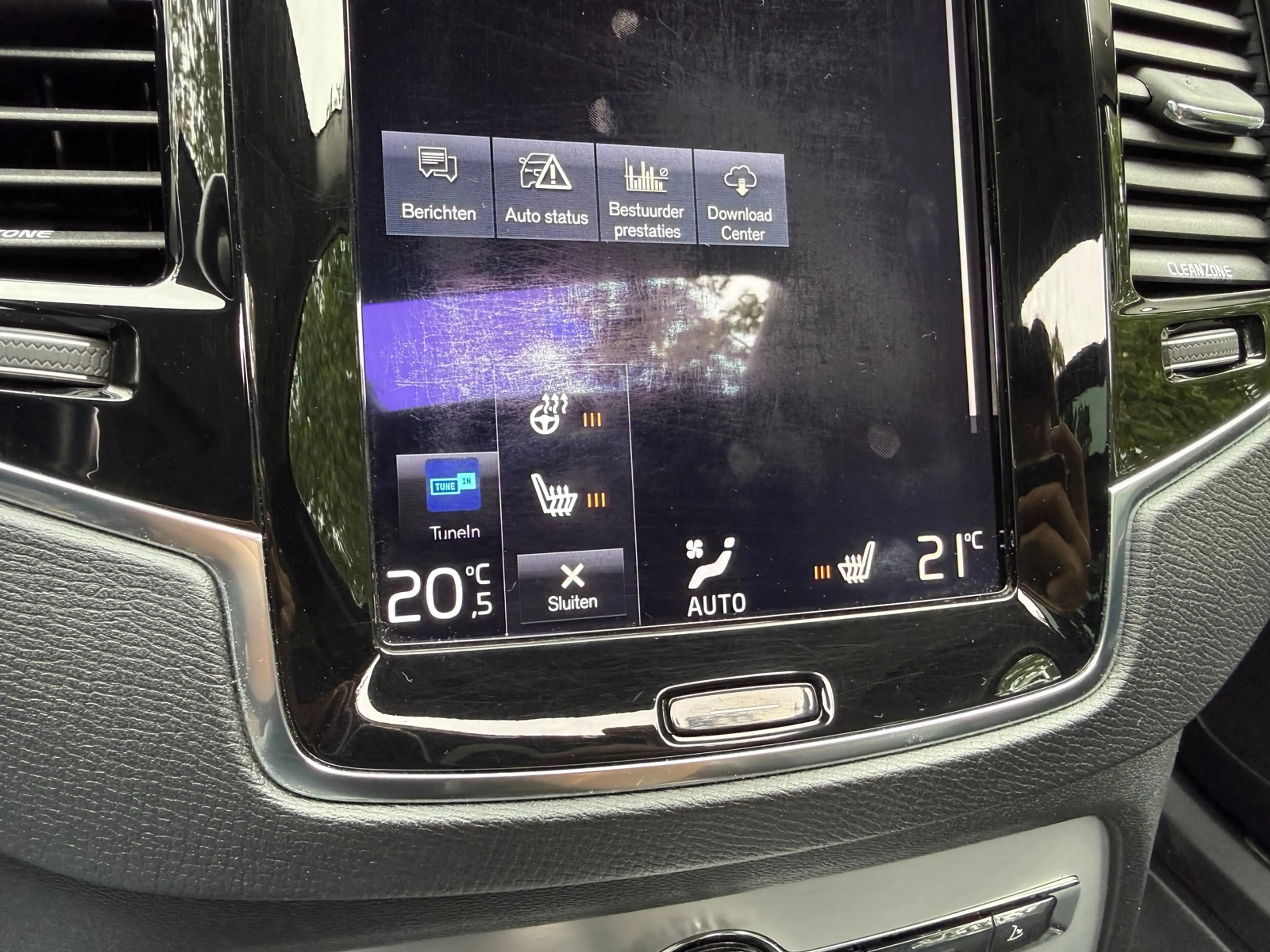 Volvo XC90 2.0 T8 Twin Engine AWD Momentum — photo 18