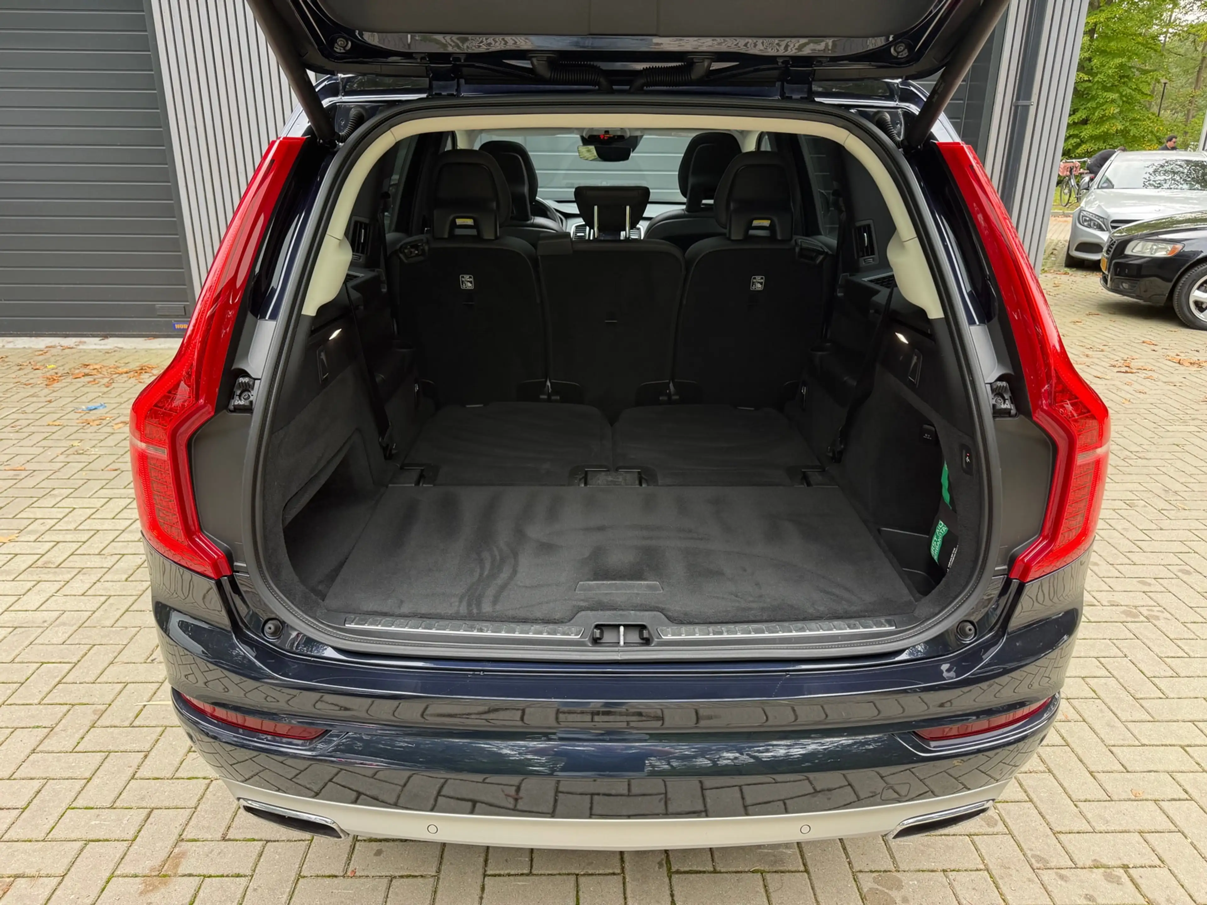 Volvo XC90 2.0 T8 Twin Engine AWD Momentum — photo 28
