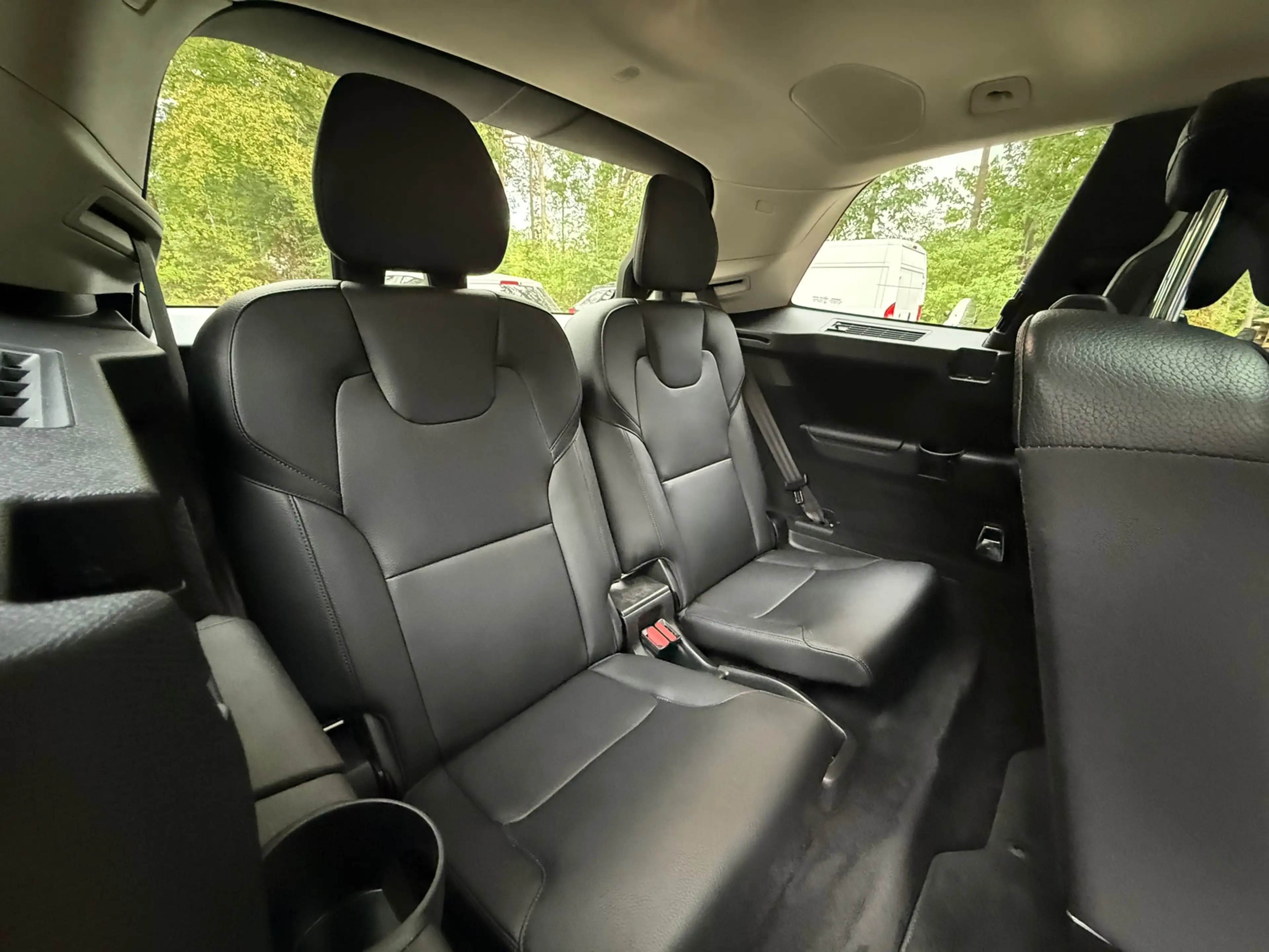 Volvo XC90 2.0 T8 Twin Engine AWD Momentum — photo 27
