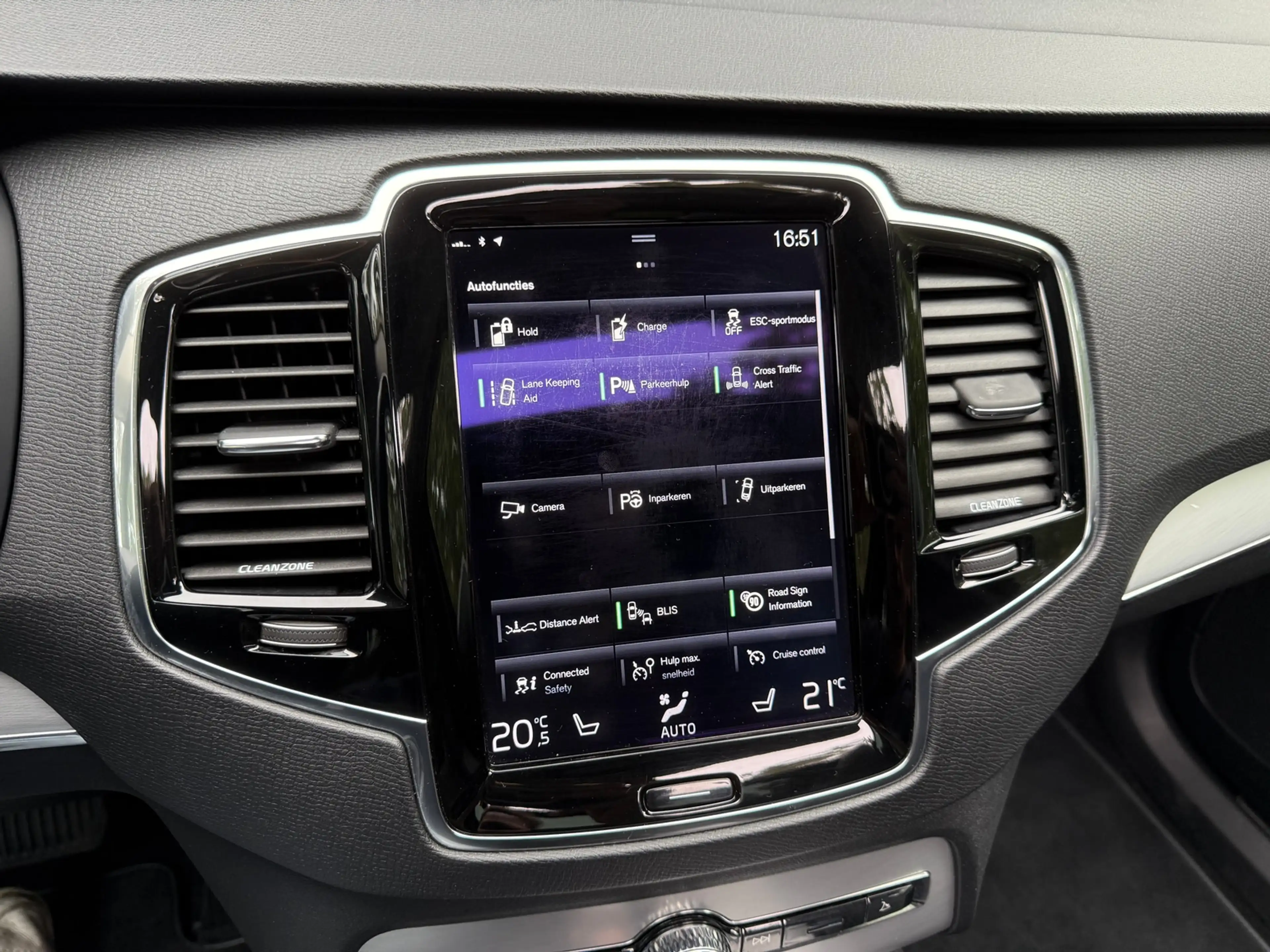 Volvo XC90 2.0 T8 Twin Engine AWD Momentum — photo 21