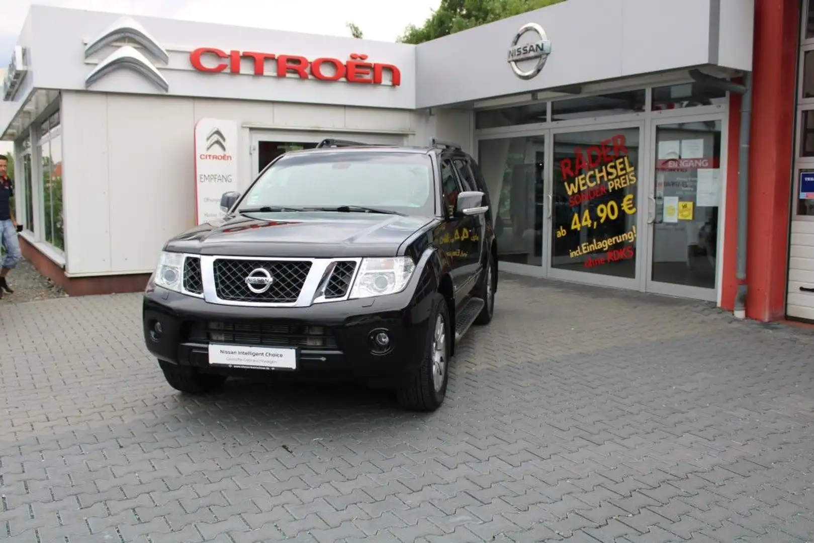 Nissan Pathfinder 3.0 dCi Aut. LE NAVI BOSE Motorschaden Zwart - 1