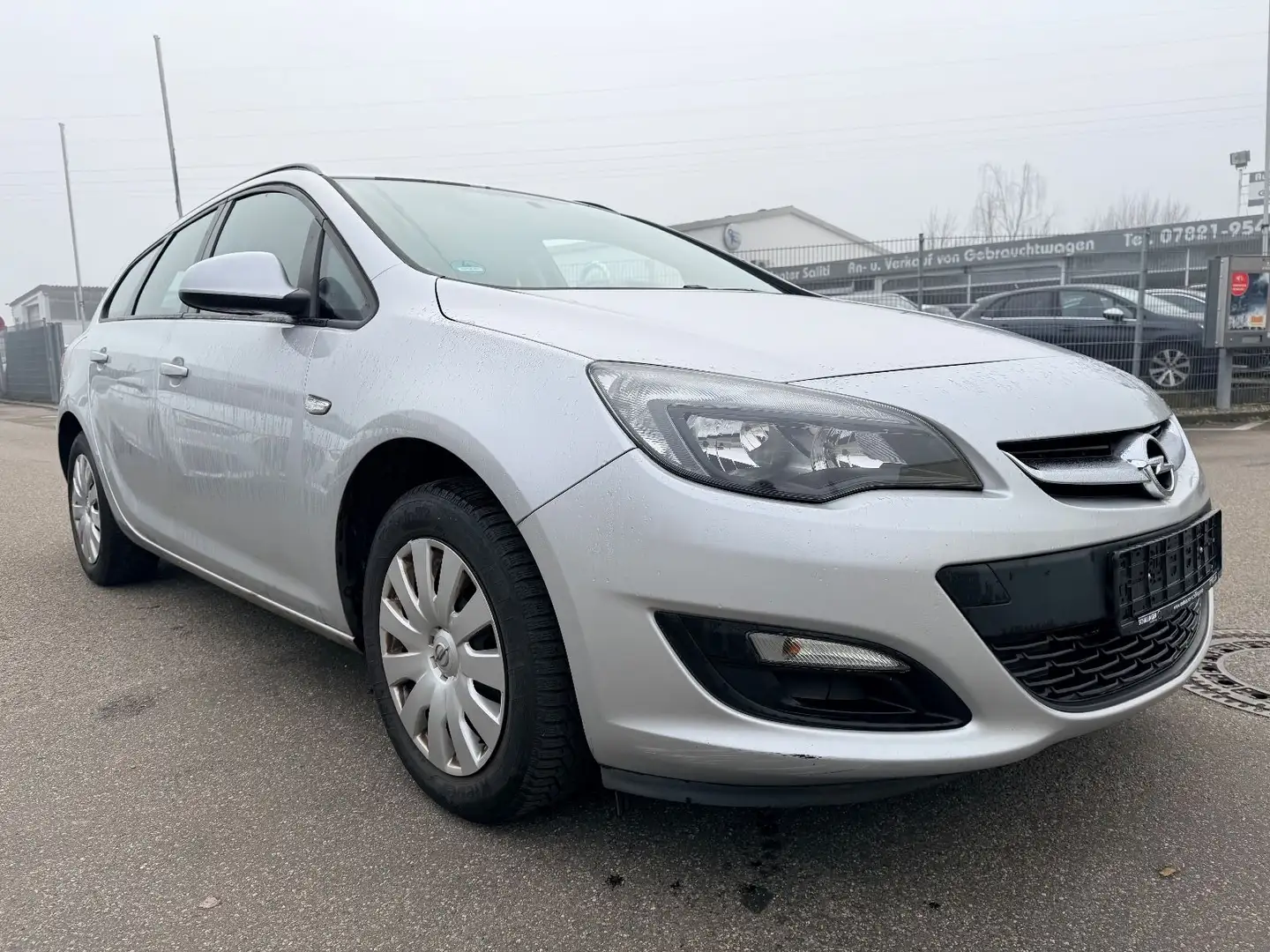 Opel Astra J Sports Tourer Edition Silber - 1
