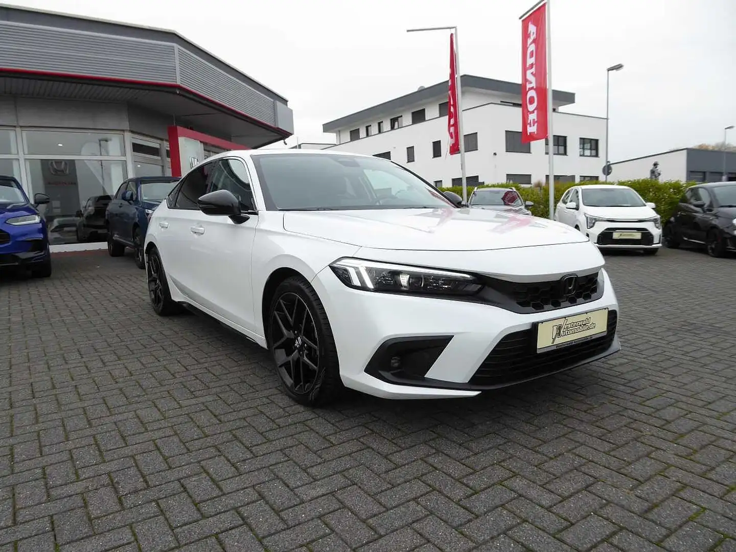 Honda Civic e:HEV 2.0 i-MMD Hybrid Advance / AHK / Sport-Paket Weiß - 2