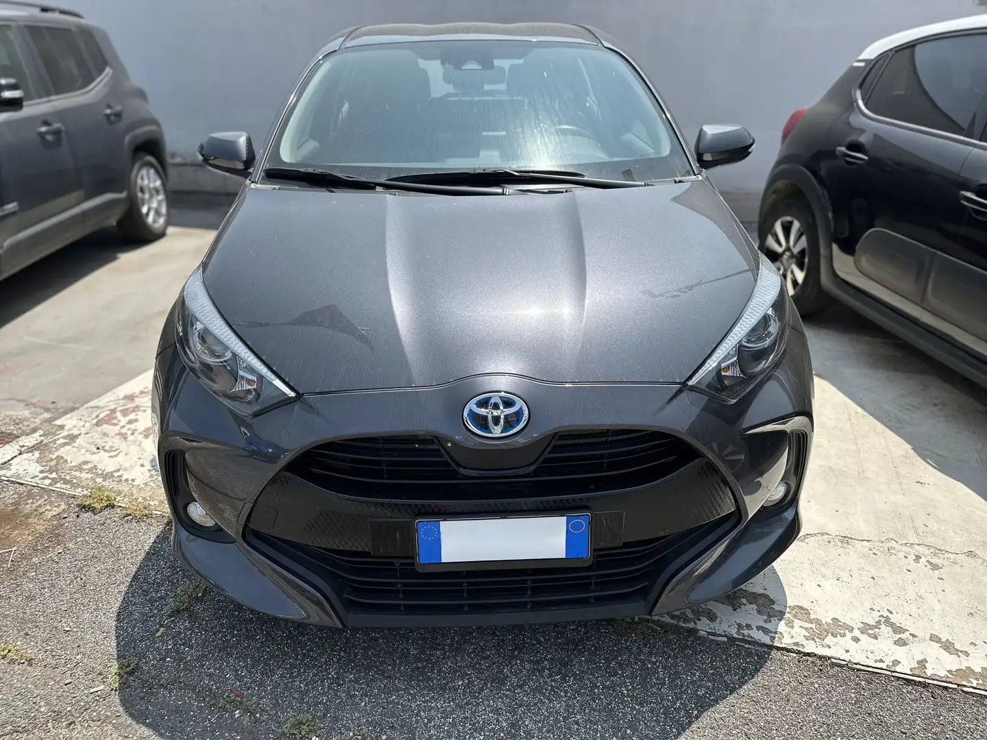 Toyota Yaris 1.5 Hybrid 5 porte Business Gris - 2
