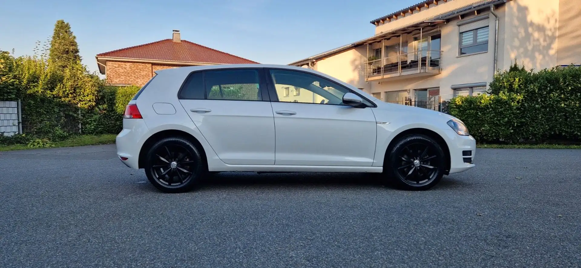 Volkswagen Golf VII Lim. "Lounge" 1,4TSI DSG Top Optik Weiß - 1