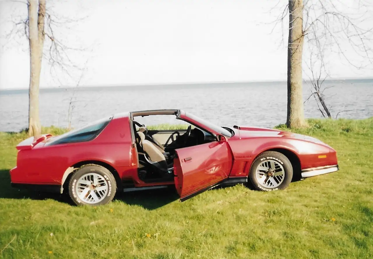 Pontiac Firebird снимка Pontiac Firebird