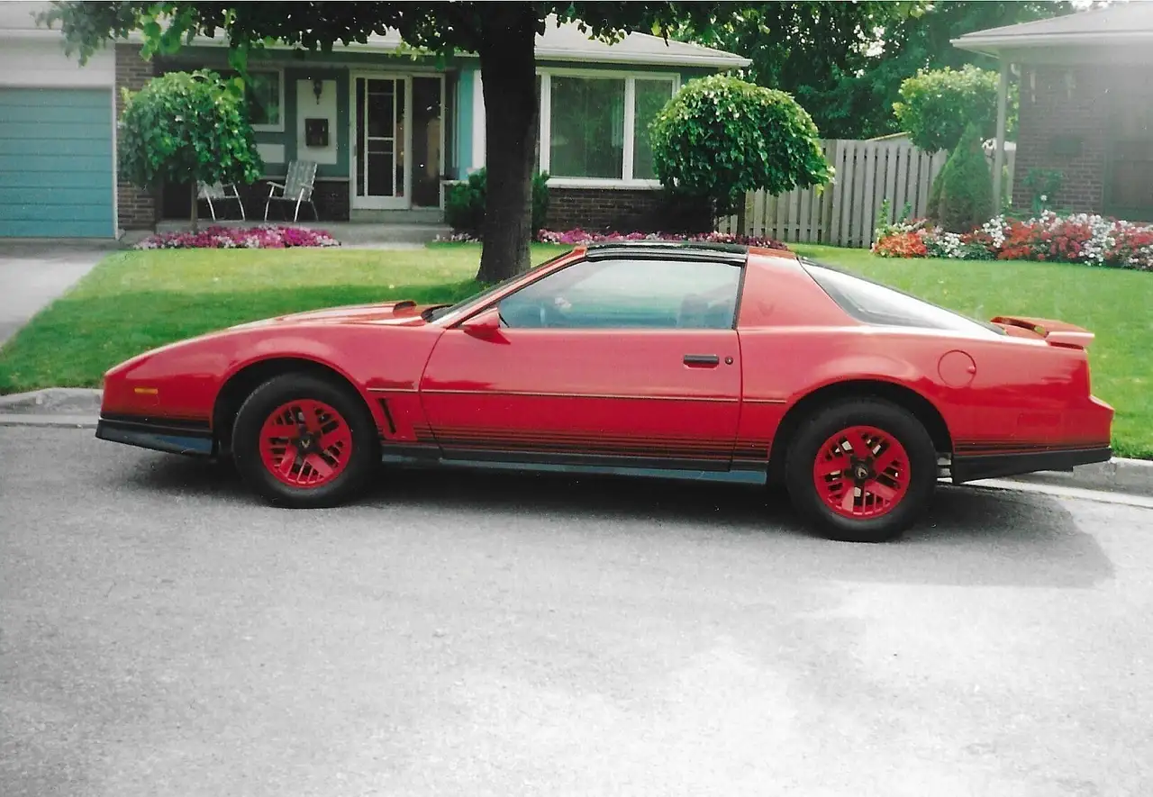 Pontiac Firebird снимка Pontiac Firebird