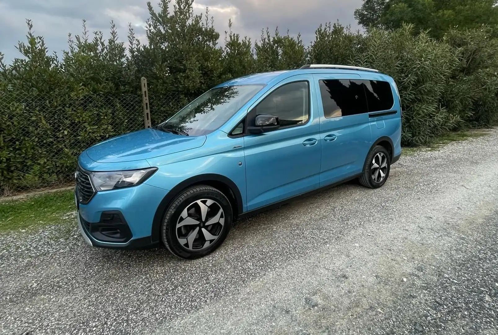 Ford Grand Tourneo ACTIVE - 1