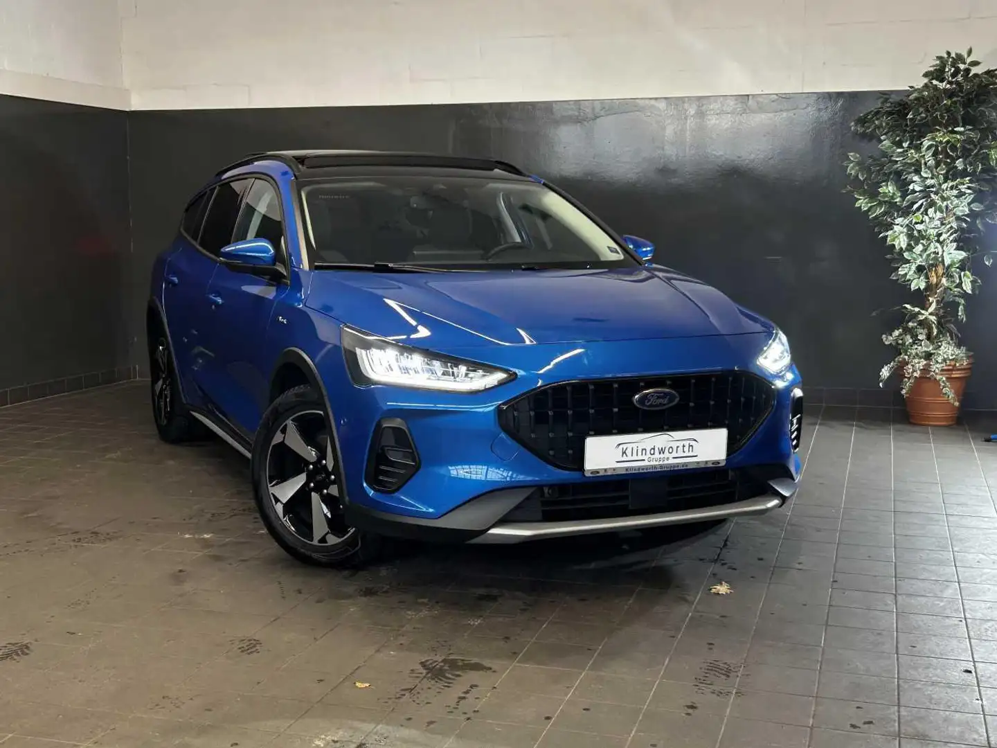 Ford Focus Turnier 1.0 E.B. Hybrid Aut. Active X +AHK+Pano Blau - 2