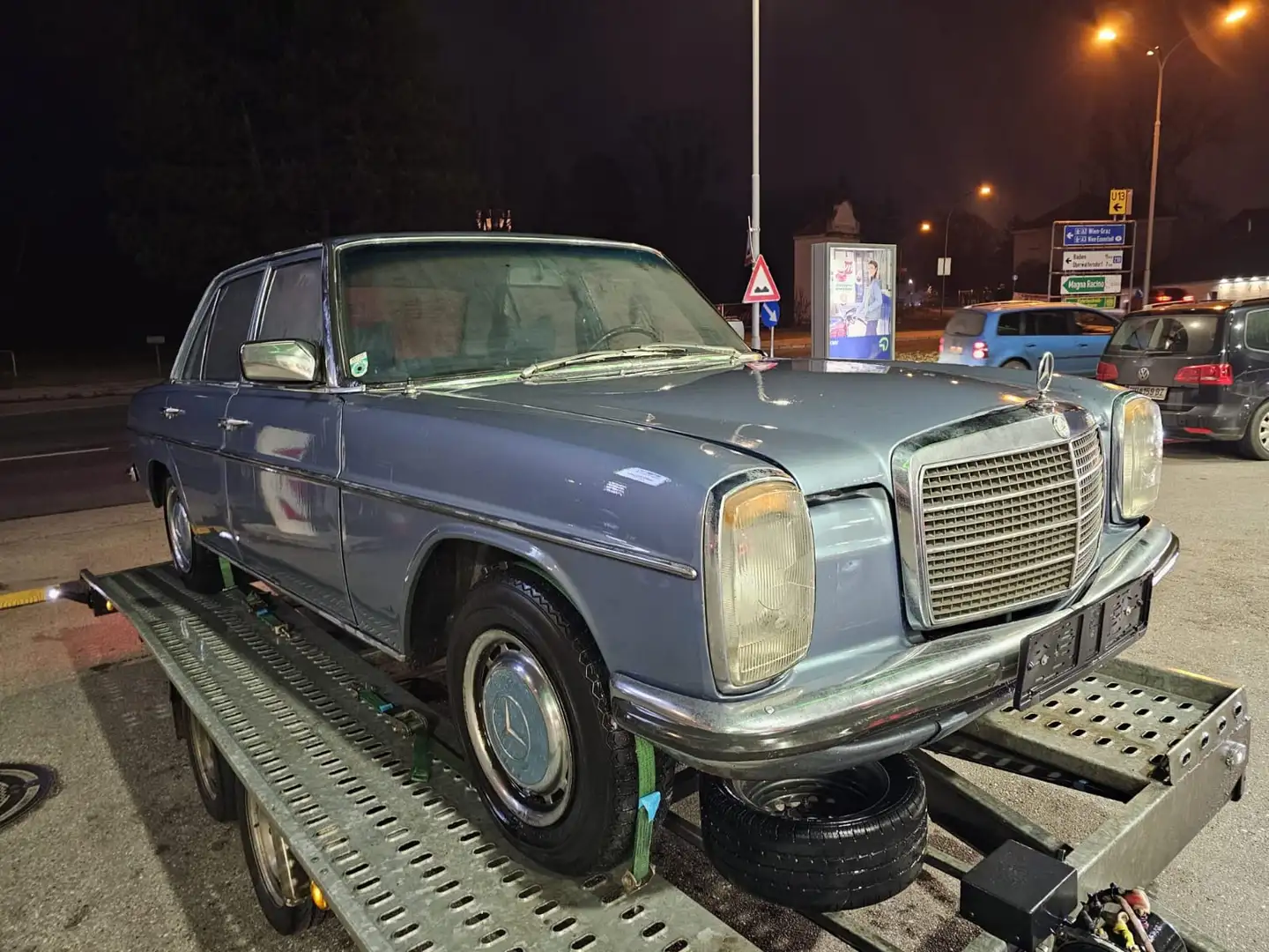 Mercedes-Benz W 114/115 Strich-Acht Blau - 1