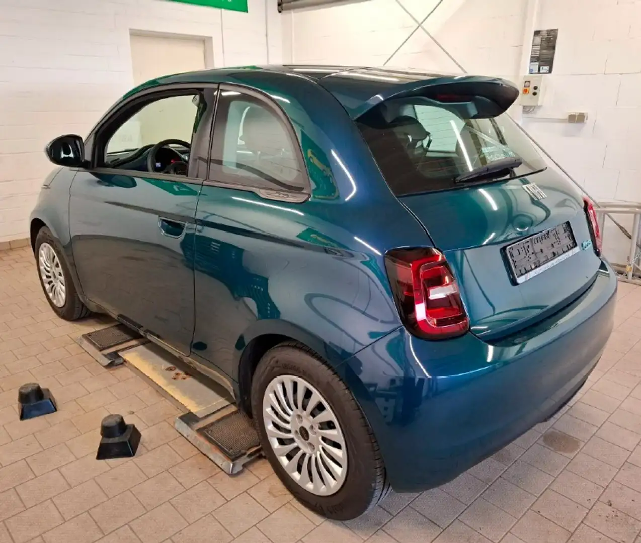 Fiat 500e 320 Km Reichweite Navi - Klimaautomatik Grün - 2