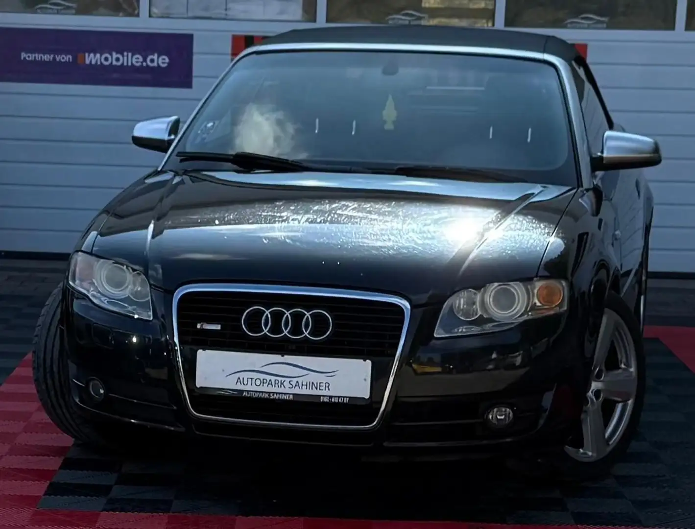 Audi A4 Cabriolet 2.0 TDI S-LINE Schwarz - 1
