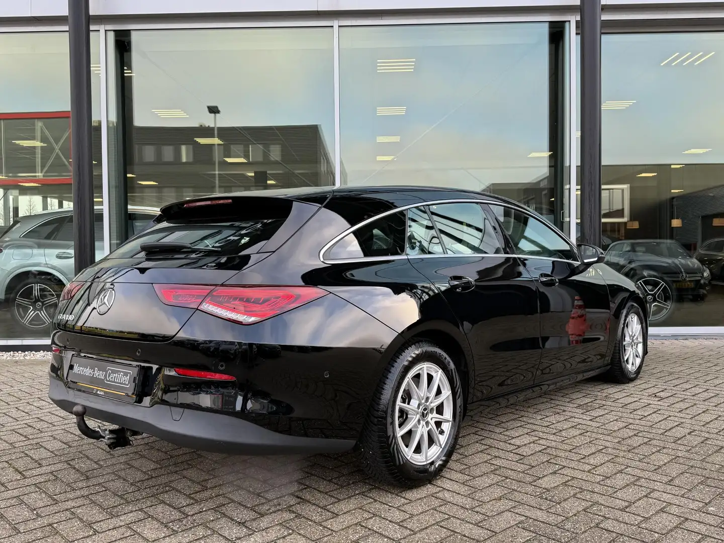 Mercedes-Benz CLA 180 Shooting Brake Business Solution Noir - 2