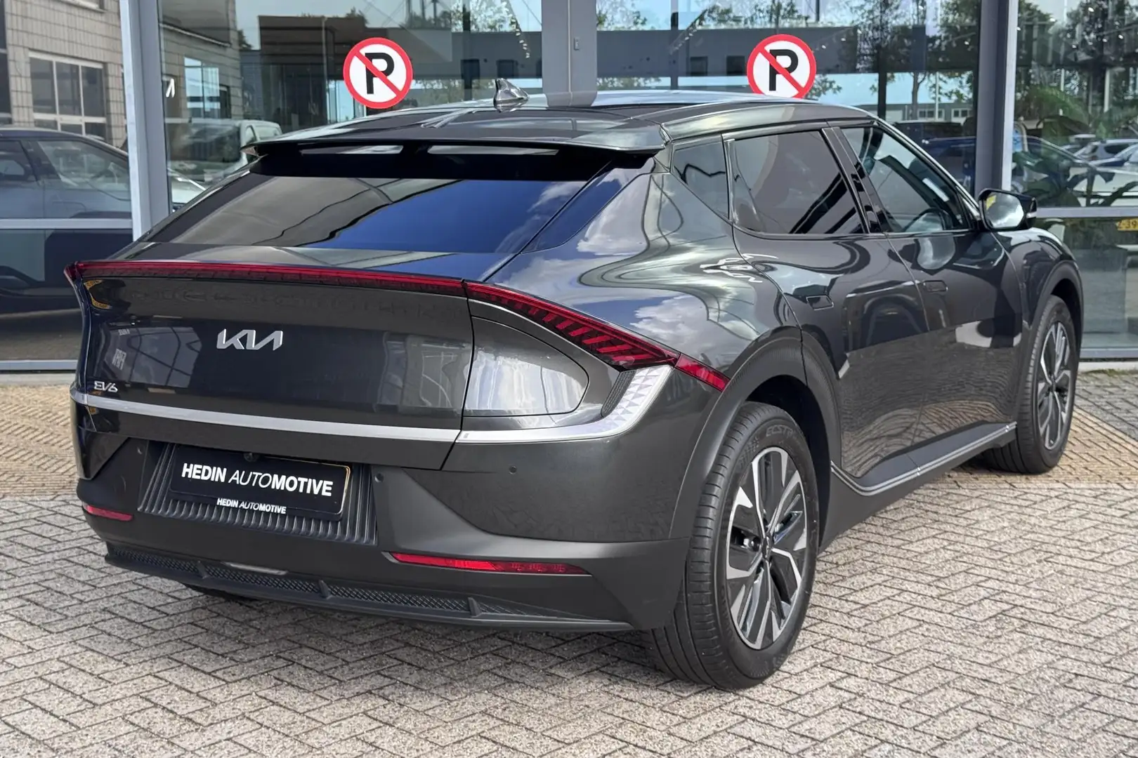 Kia EV6 Air 58 kWh | Navigatie | Camera | Climate control Grijs - 2