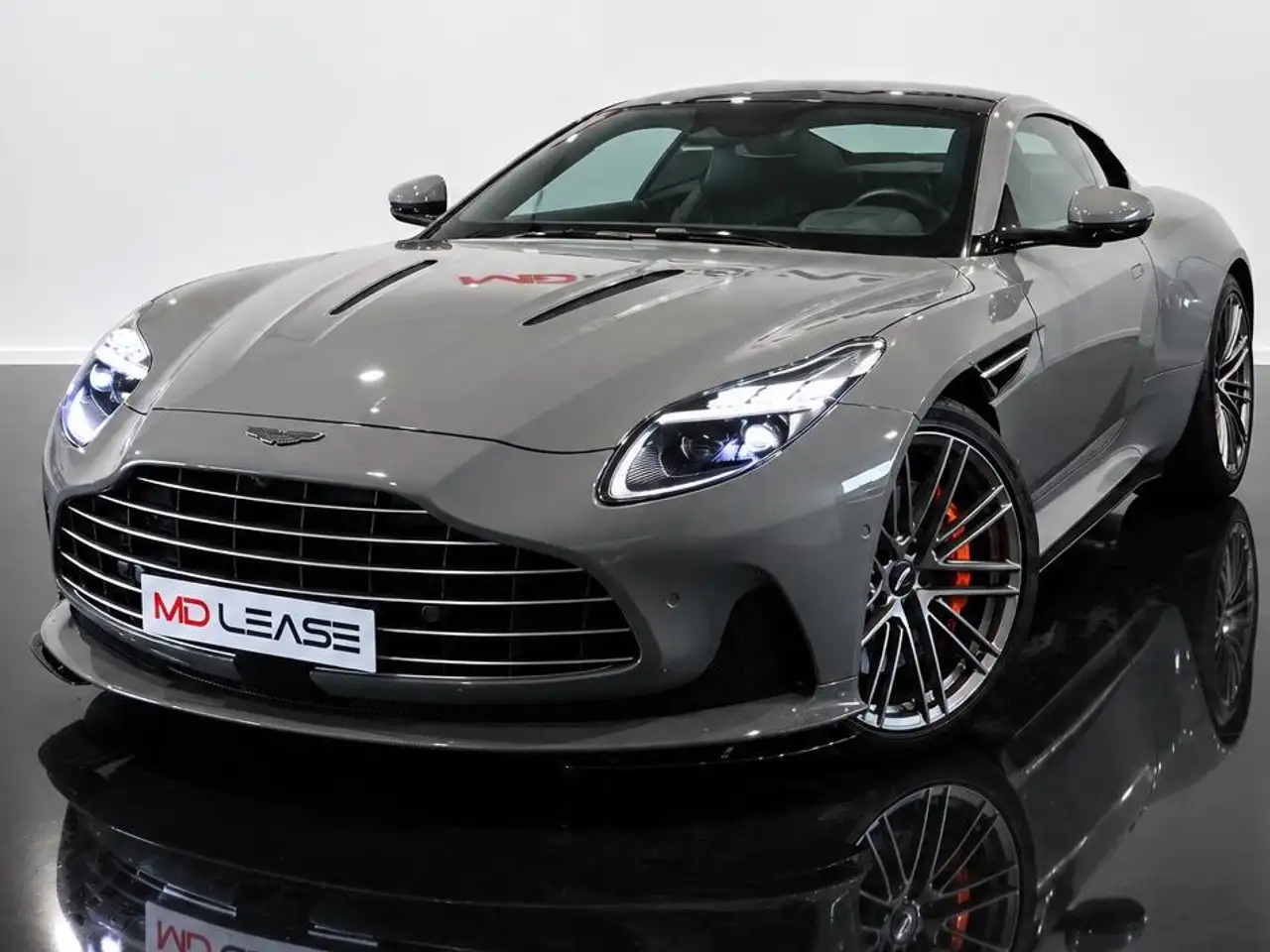 Aston Martin DB12