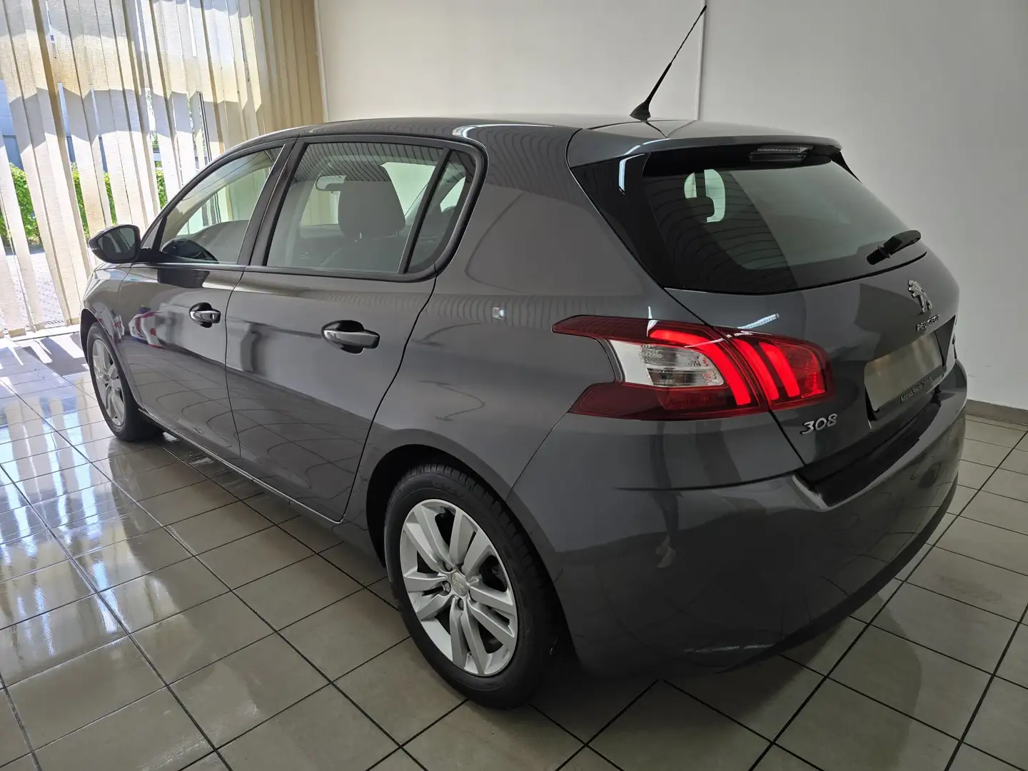 Peugeot 308 PureTech 130 Klima Sitzheizung Telefon PDC Grau - 2