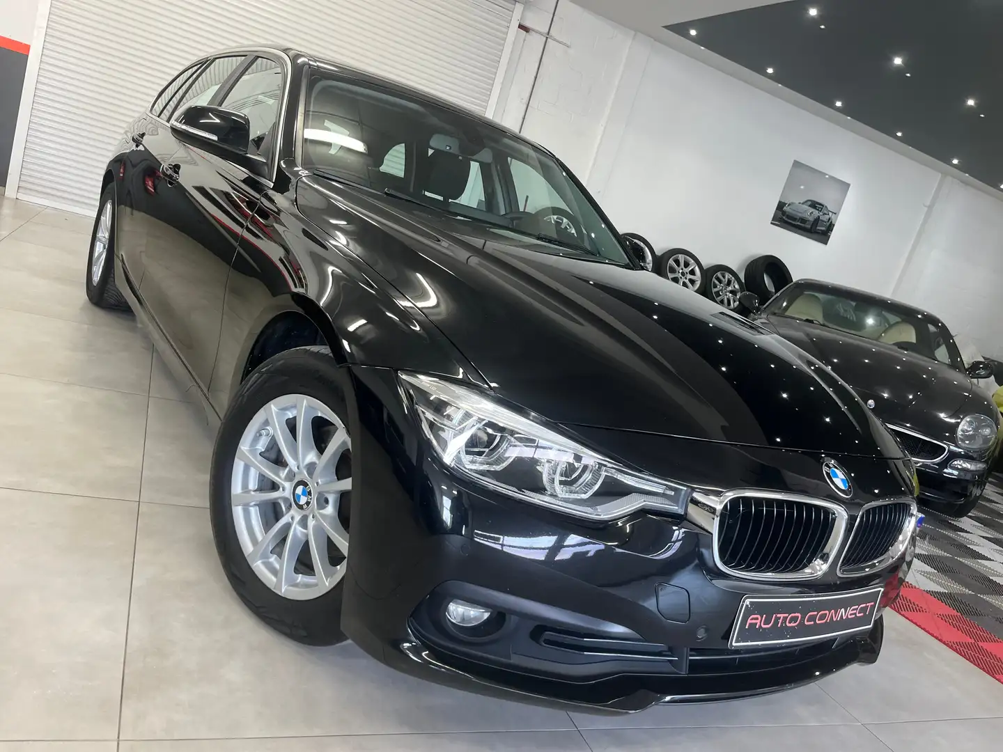 BMW 318 *CUIR*NAVI*RADAR*JANTES*LED*SG CHAUF*TVA DEDUCTI* Zwart - 2