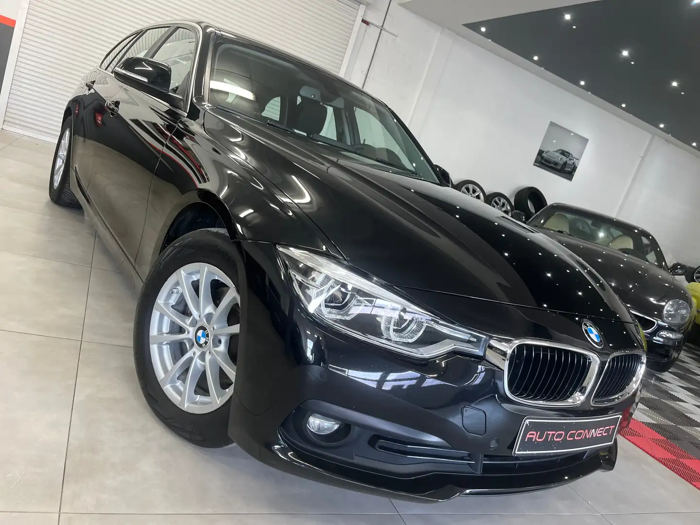 BMW 318 *CUIR*NAVI*RADAR*JANTES*LED*SG CHAUF*TVA DEDUCTI* Zwart - 1